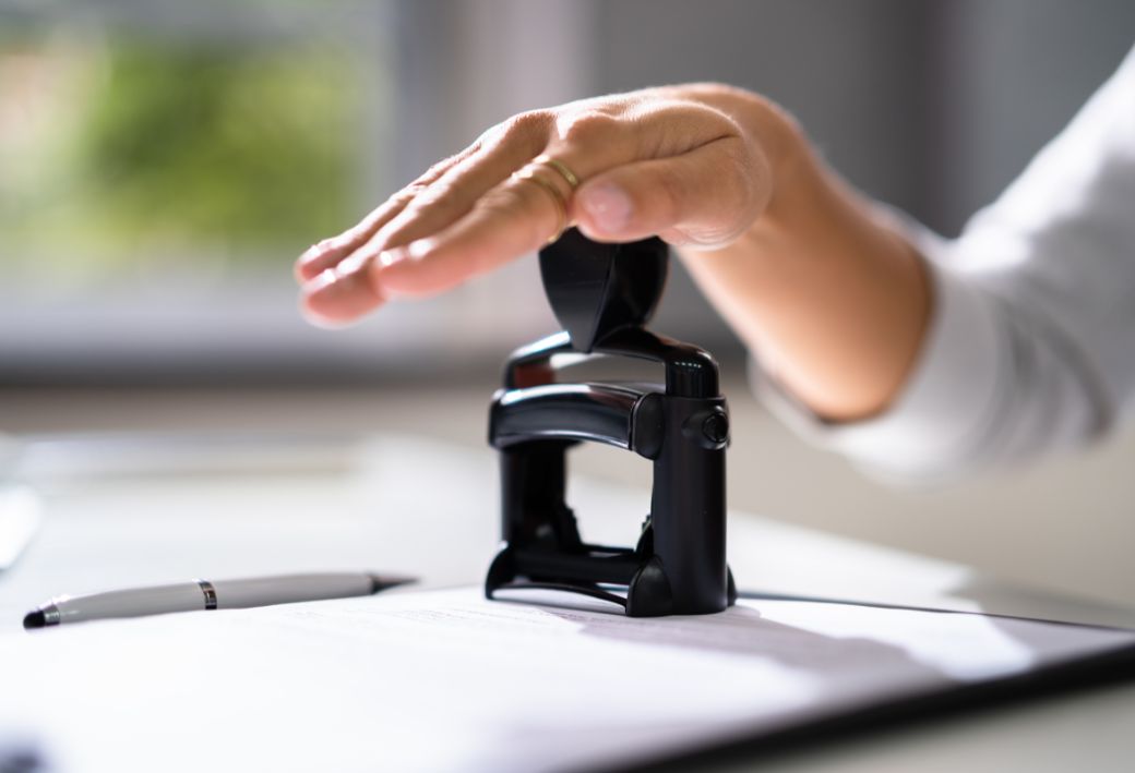 kozjegyzoi-dijvaltozas-lakashitel