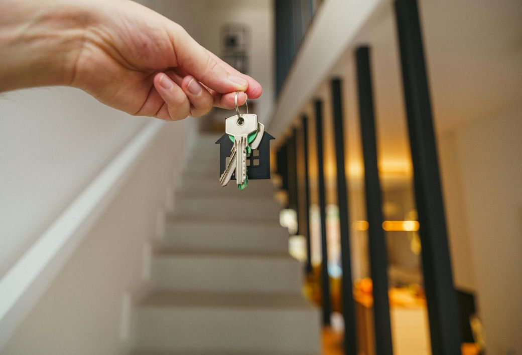 kozszolgalati-dolgozok-lakas-tamogatas